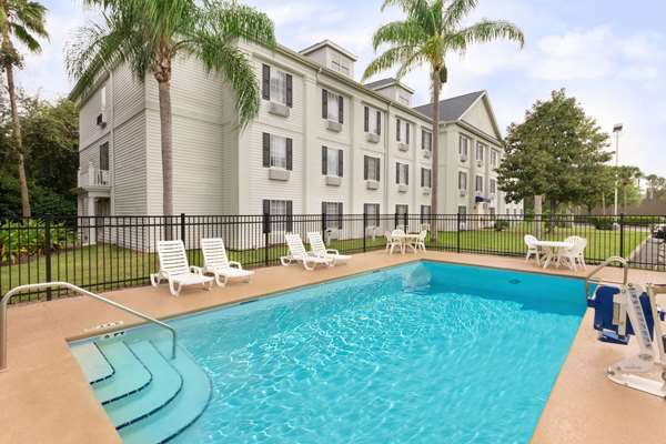 Pool - Baymont Inn & Suites Ormond Beach - I-95, Exit 268