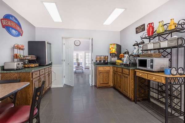  - Baymont Inn & Suites Albany