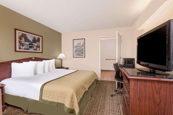  - Baymont Inn & Suites Albany