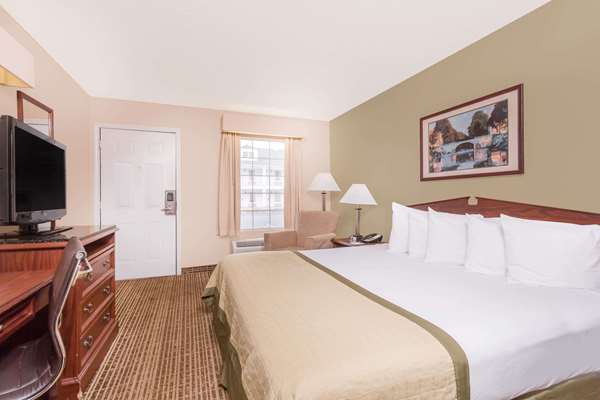  - Baymont Inn & Suites Albany