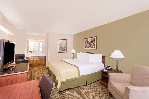  - Baymont Inn & Suites Albany