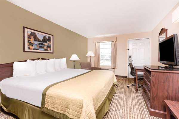  - Baymont Inn & Suites Albany