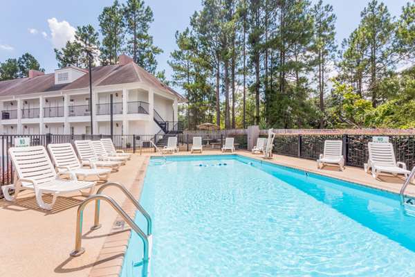 Pool - Days Inn Americus
