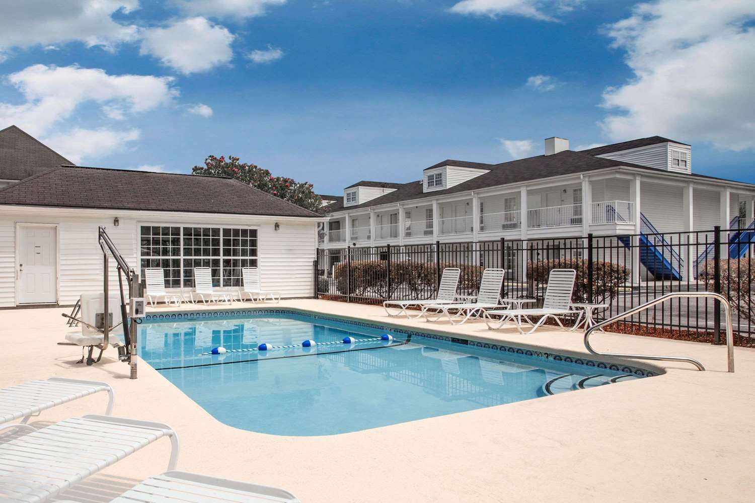 Baymont Inn & Suites Brunswick, GA See Discounts