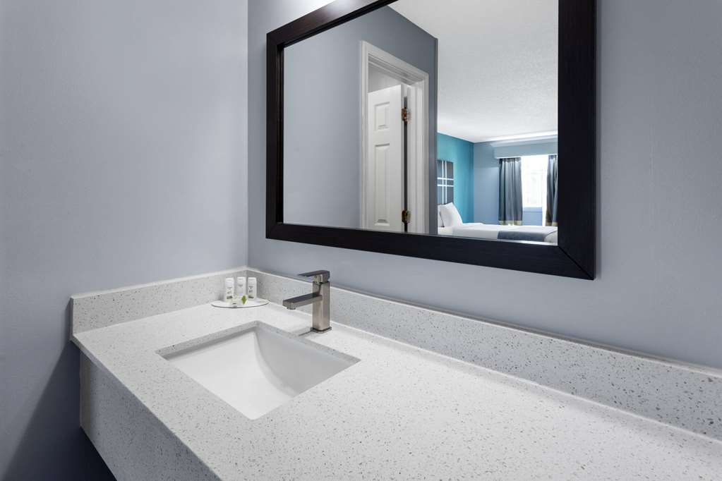 BAYMONT BY WYNDHAM, BRUNSWICK GA-guestroom-Guest Room,Bathroom,On-Site.jpg