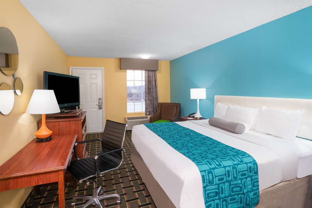 HOWARD JOHNSON BY WYNDHAM DALTON-guestroom-Guest Room,On-Site.jpg