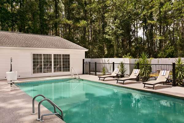 Pool - Baymont Inn & Suites Kingsland - I-95, Exit 3