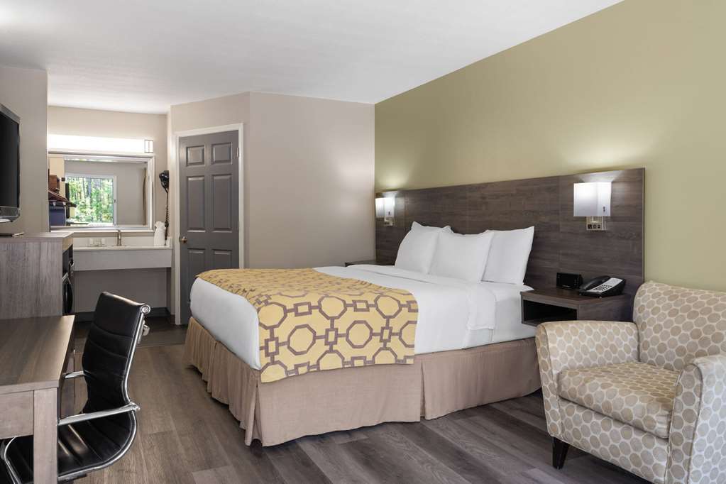 BAYMONT BY WYNDHAM, KINGSLAND-guestroom-Guest Room,On-Site.jpg