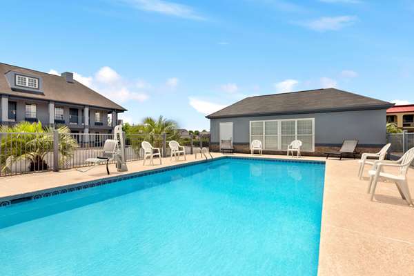 Pool - Baymont Inn & Suites Warner Robins