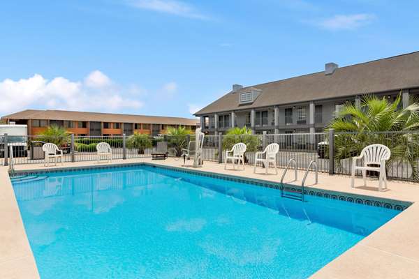 Pool - Baymont Inn & Suites Warner Robins