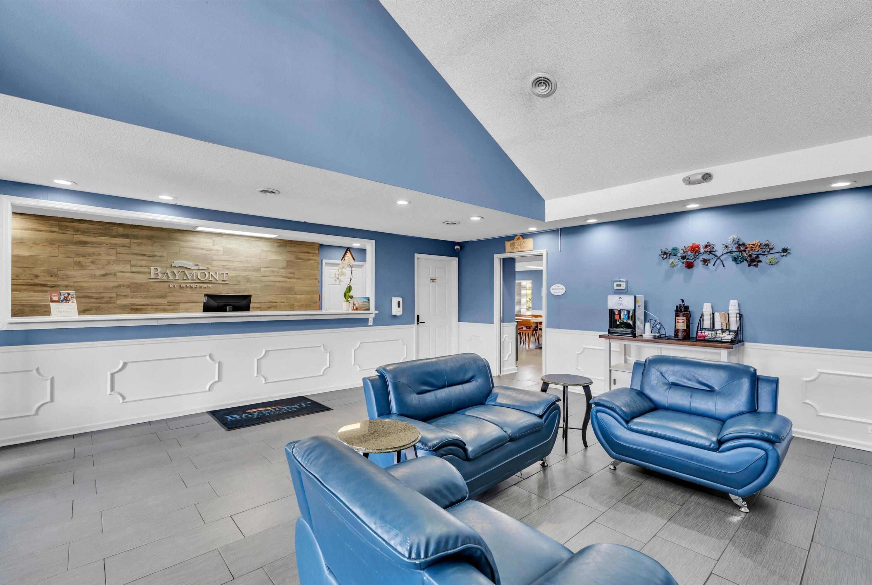 Lobby | Baymont by Wyndham Warner Robins