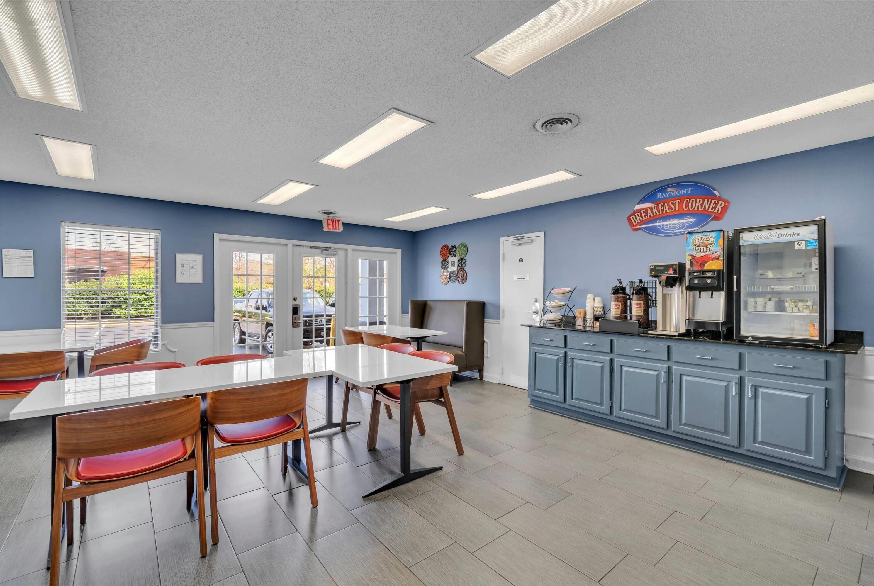 Breakfast Area | Baymont by Wyndham Warner Robins