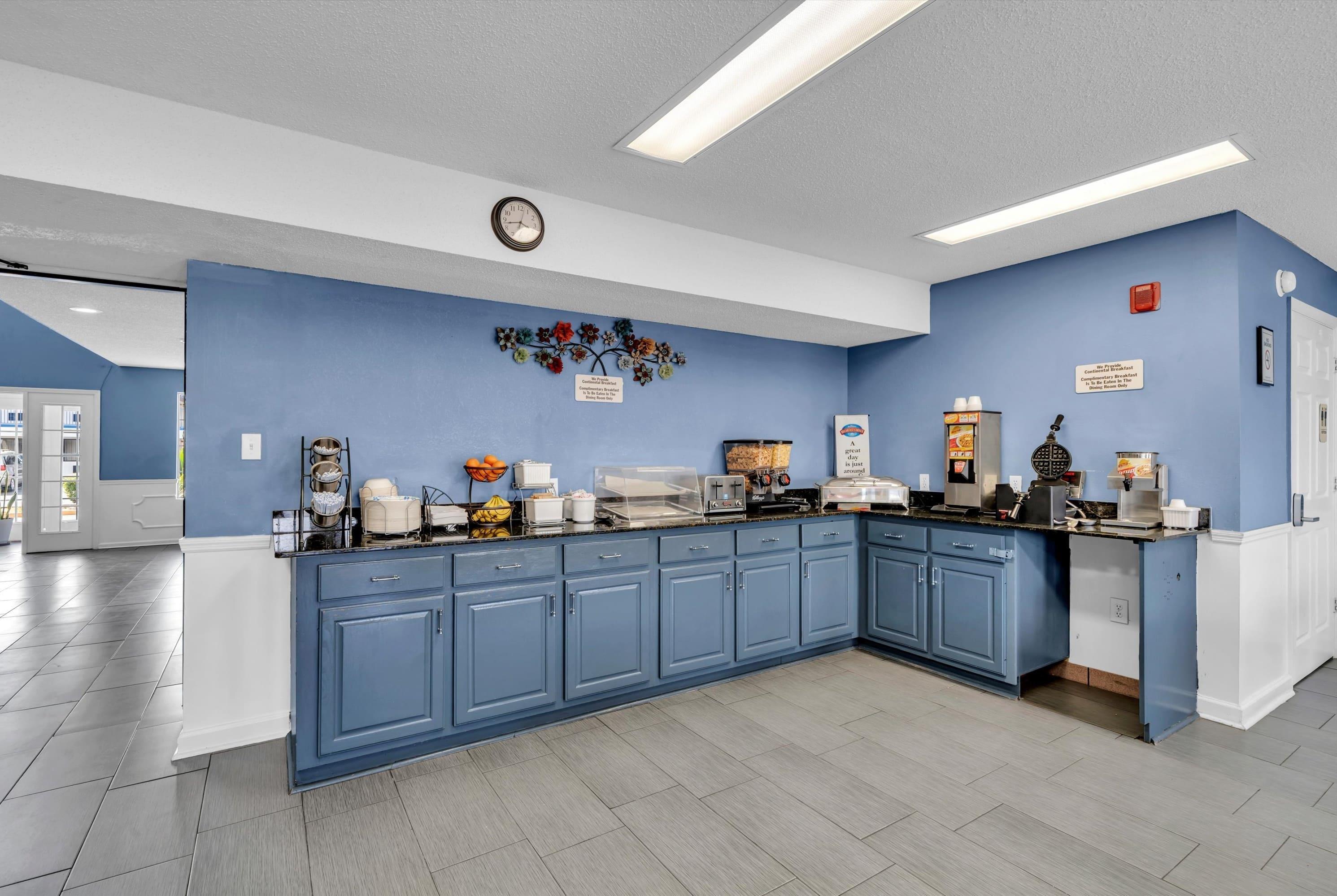 Breakfast Area | Baymont by Wyndham Warner Robins