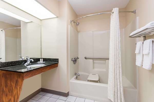  - Baymont Inn & Suites Waycross