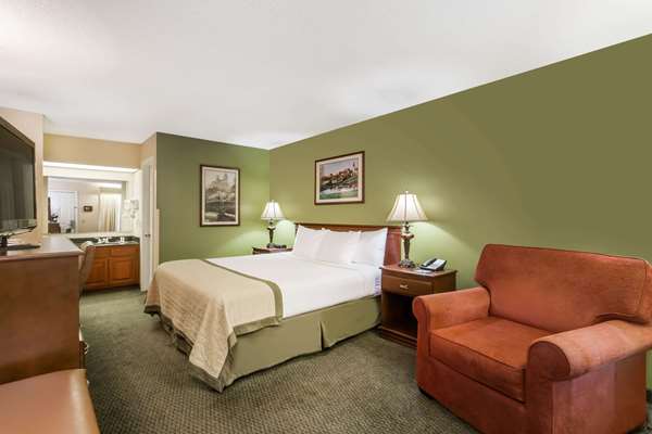 Suite - Baymont Inn & Suites Waycross
