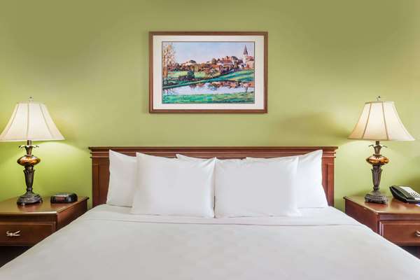 Suite - Baymont Inn & Suites Waycross