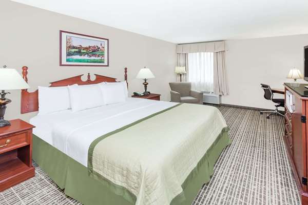  - Baymont Inn & Suites Elkhart - I-80 & I-90, Exit 92