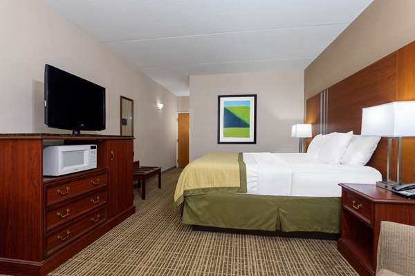  - Baymont Inn & Suites Elkhart - I-80 & I-90, Exit 92