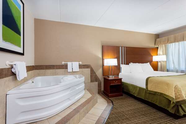 Suite - Baymont Inn & Suites Elkhart - I-80 & I-90, Exit 92