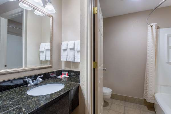  - Baymont Inn & Suites Elkhart - I-80 & I-90, Exit 92