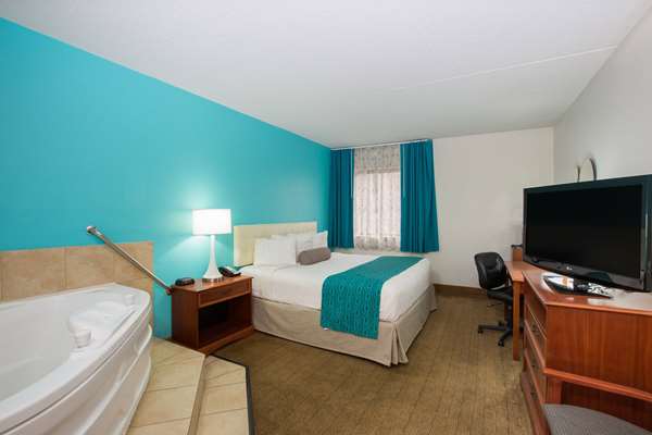  - Howard Johnson Inn Evansville