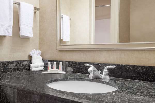  - Howard Johnson Inn Evansville