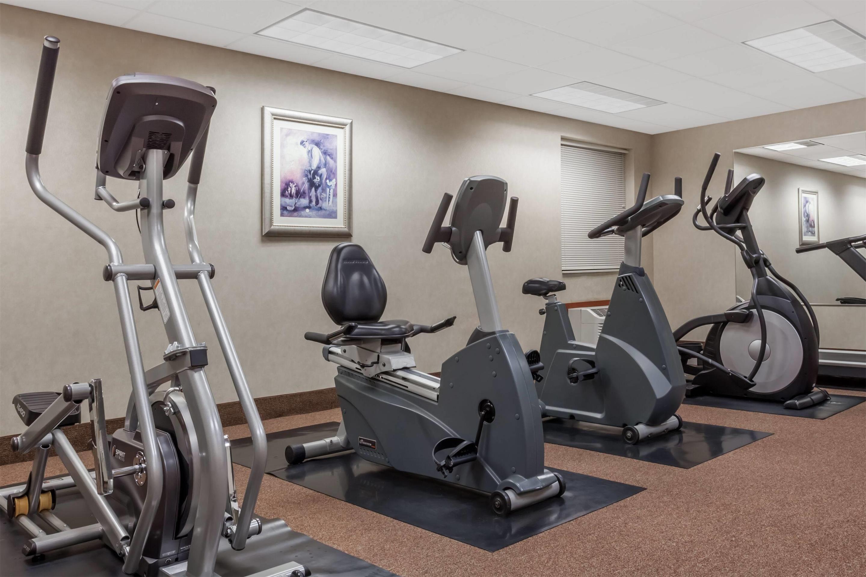 Health club fitness center gym | Howard Johnson by Wyndham Evansville East