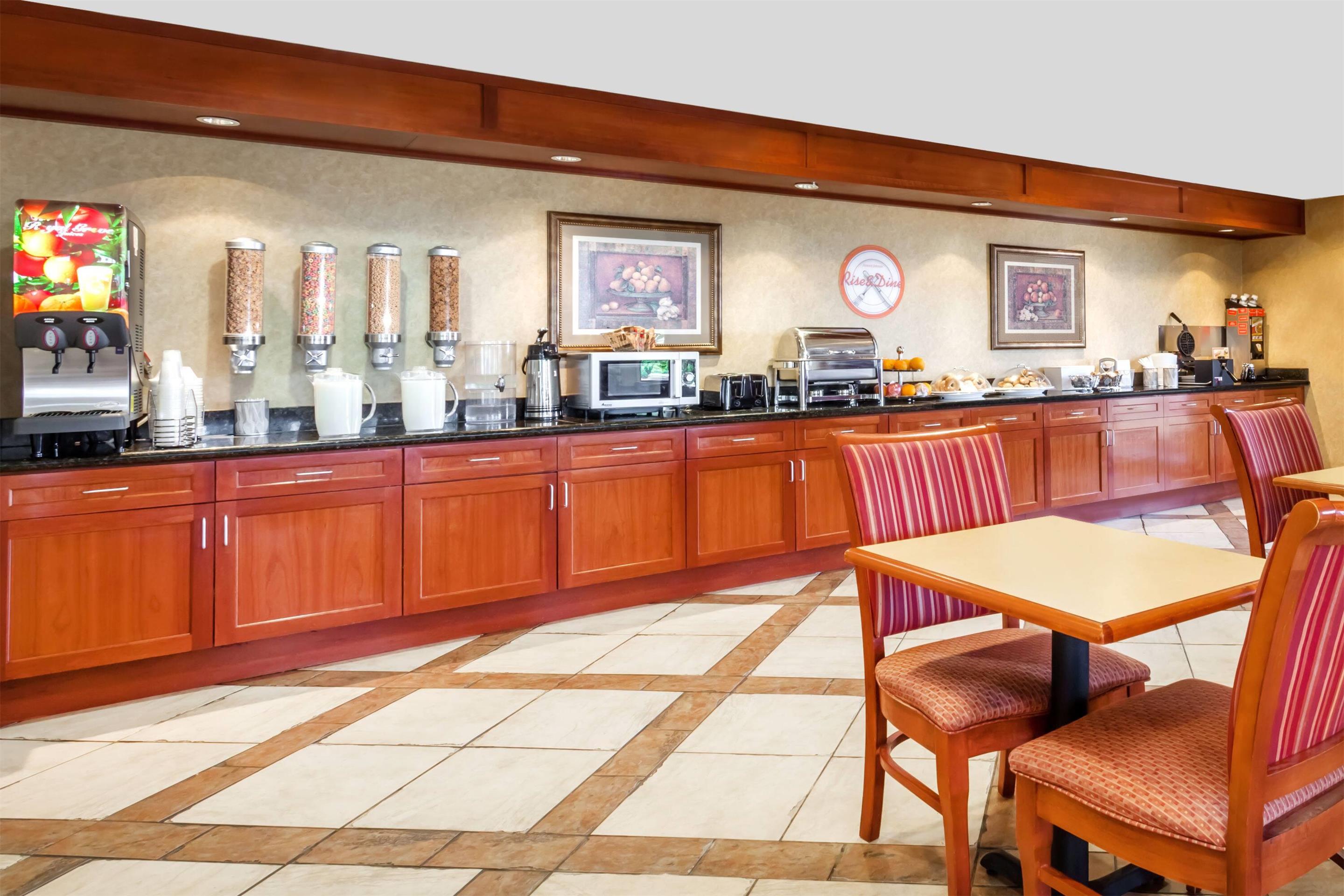 Property amenity | Howard Johnson by Wyndham Evansville East
