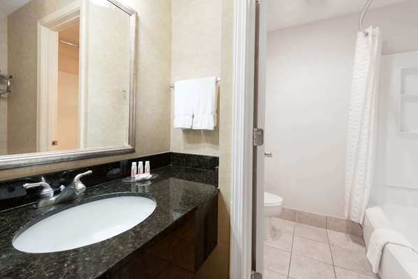  - Baymont Inn & Suites Indy South Indianapolis - I-65, Exit 103