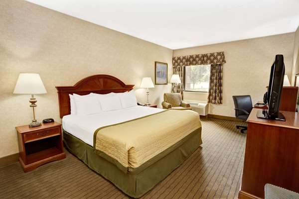  - Baymont Inn & Suites Indianapolis Airport - I-465, Exit 17