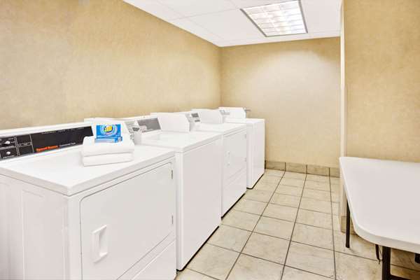  - Baymont Inn & Suites Indianapolis Airport - I-465, Exit 17
