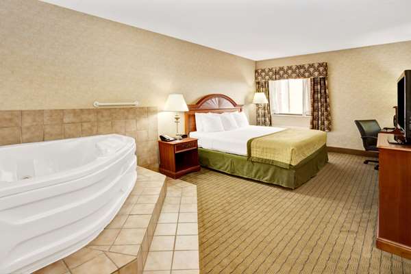 Suite - Baymont Inn & Suites Indianapolis Airport - I-465, Exit 17