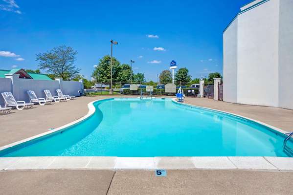 Pool - Baymont Inn & Suites South Louisville - I-65, Exit 128