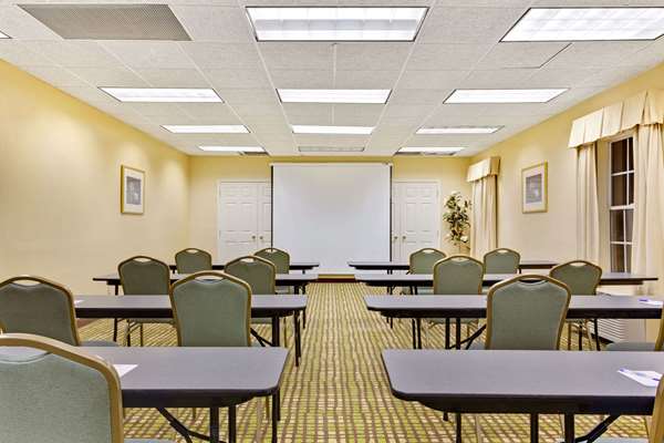  - Baymont Inn & Suites Pearl - I-20, Exit 48