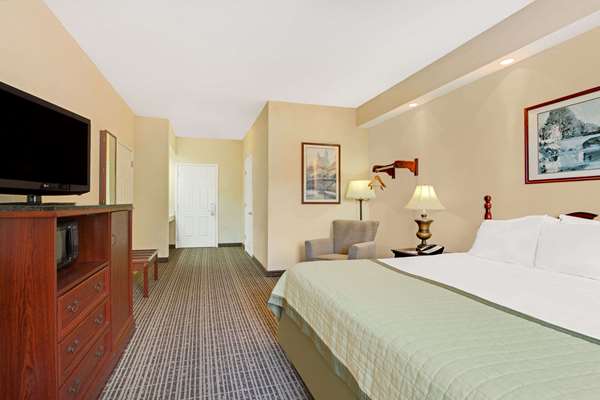  - Baymont Inn & Suites Pearl - I-20, Exit 48