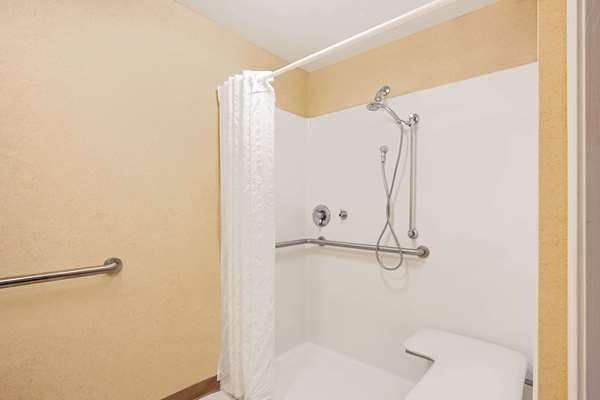  - Baymont Inn & Suites Pearl - I-20, Exit 48