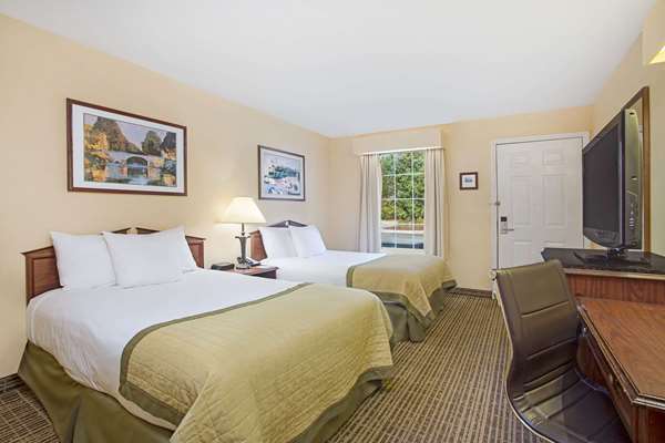  - Baymont Inn & Suites Forest City