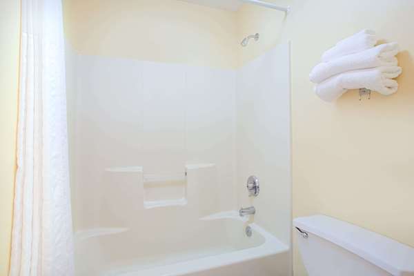  - Baymont Inn & Suites Forest City