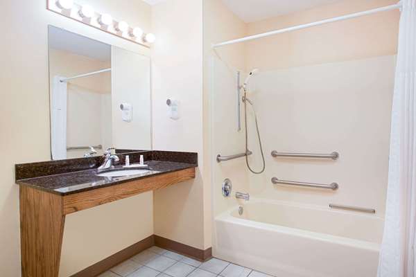  - Baymont Inn & Suites Forest City