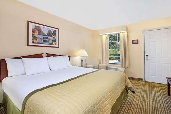  - Baymont Inn & Suites Forest City