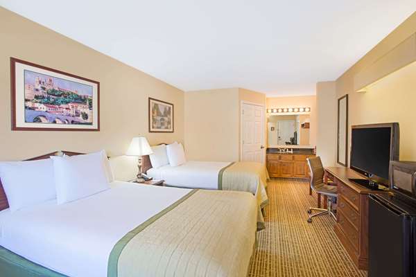  - Baymont Inn & Suites Forest City