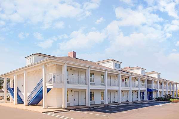  - Baymont Inn & Suites Forest City