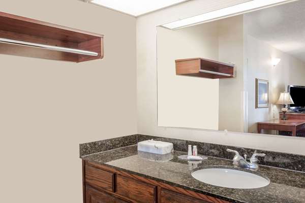  - Baymont Inn & Suites Hickory - I-40, Exit 125