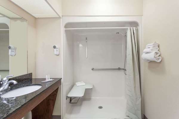  - Baymont Inn & Suites Hickory - I-40, Exit 125