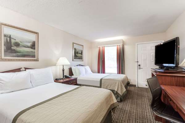  - Baymont Inn & Suites Hickory - I-40, Exit 125