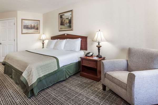  - Baymont Inn & Suites Hickory - I-40, Exit 125
