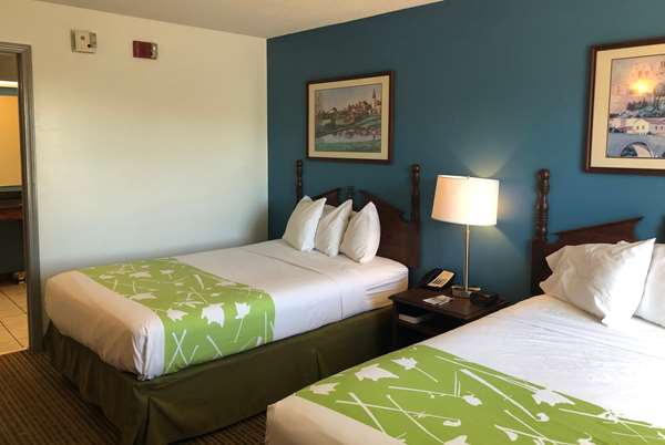  - Baymont Inn & Suites Roanoke Rapids - I-95, Exit 173
