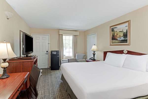  - Baymont Inn & Suites Sanford
