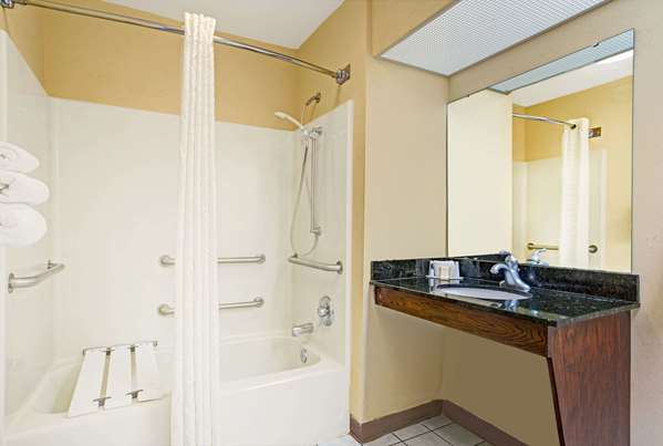  - Baymont Inn & Suites Smithfield- I-95, Exit 95
