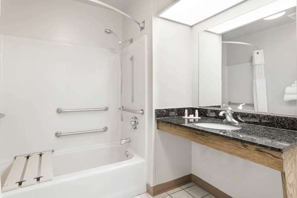  - Baymont Inn & Suites Duncan - I-85, Exit 63